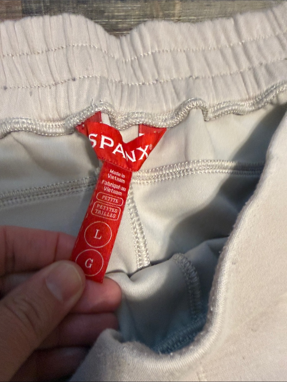 Spanx Women’s Beige Sweatpants Size Petite Large - Picture 2 of 5